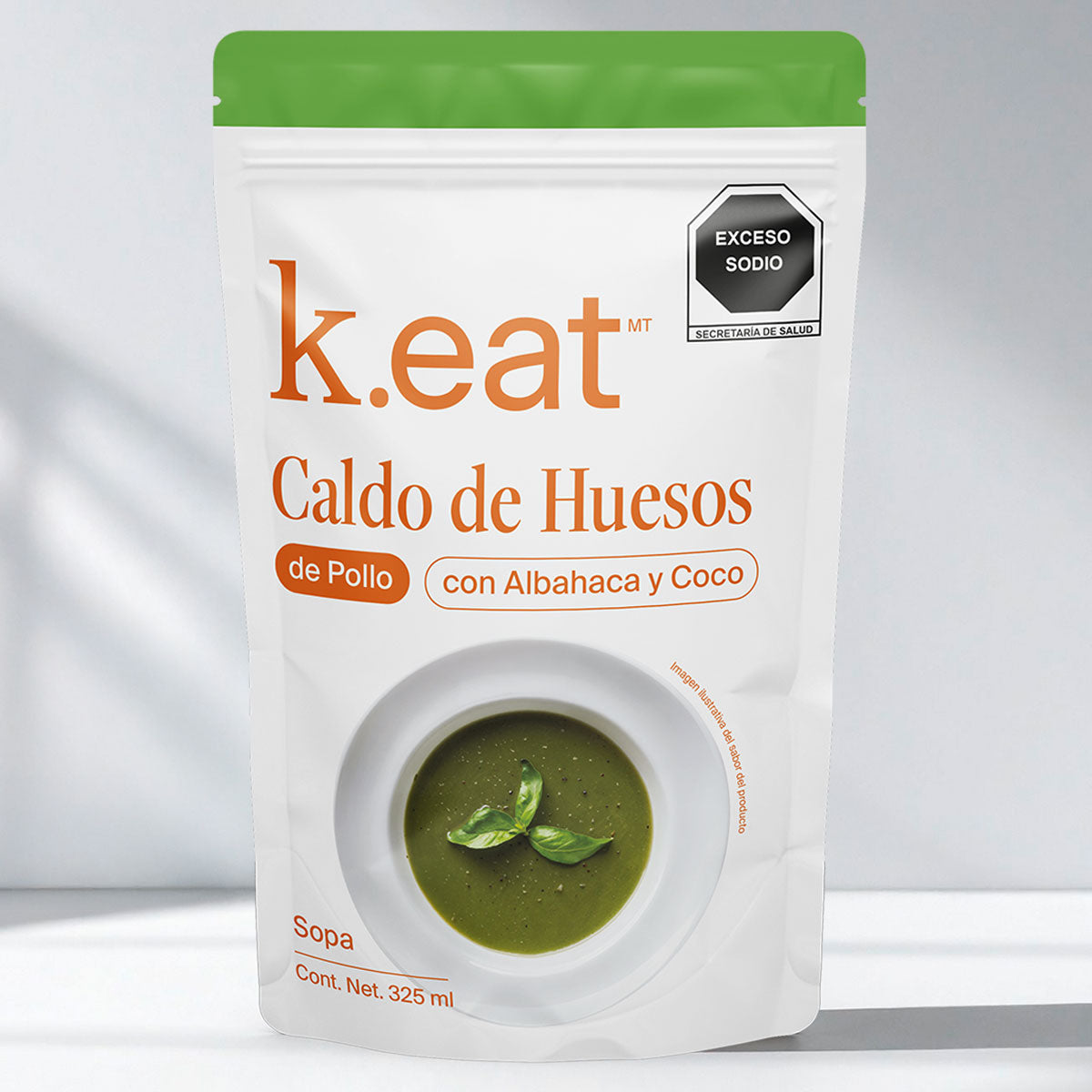 Caldo de Huesos de Pollo con Albahaca y Coco