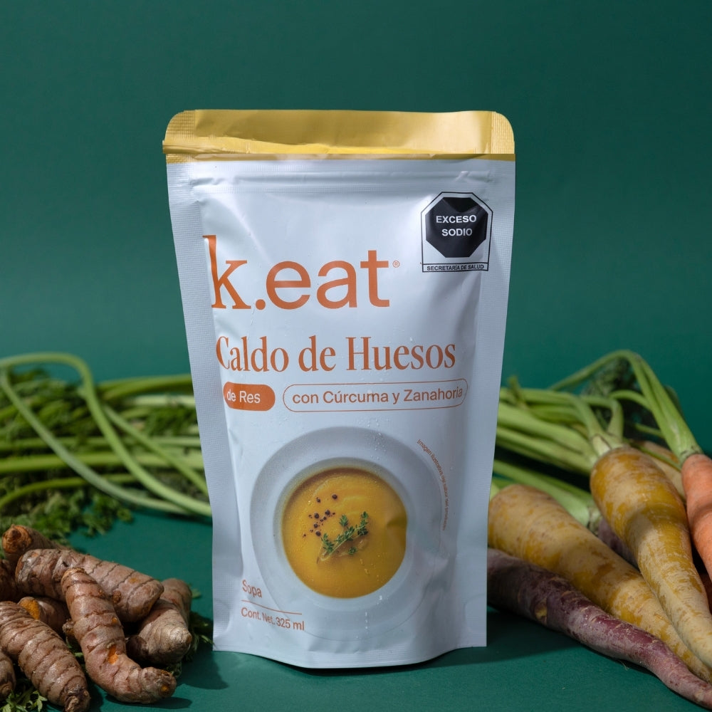 Caldo de Huesos de Res con Cúrcuma y Zanahoria