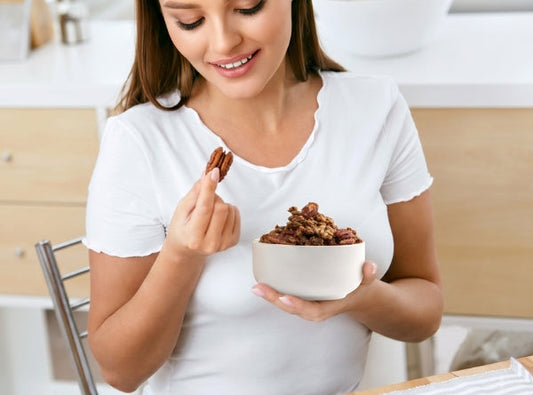 ¿Por qué te sientes inflamado a media tarde? (Y qué buscar en tus snacks)