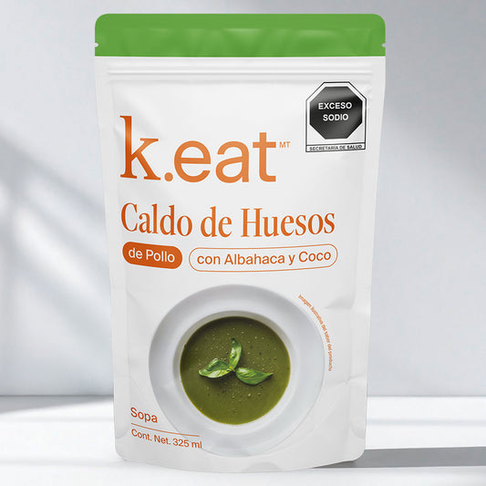 Caldo de Huesos de Pollo con Albahaca y Coco