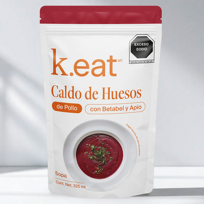 Caldo de Huesos de Pollo con Betabel y Apio