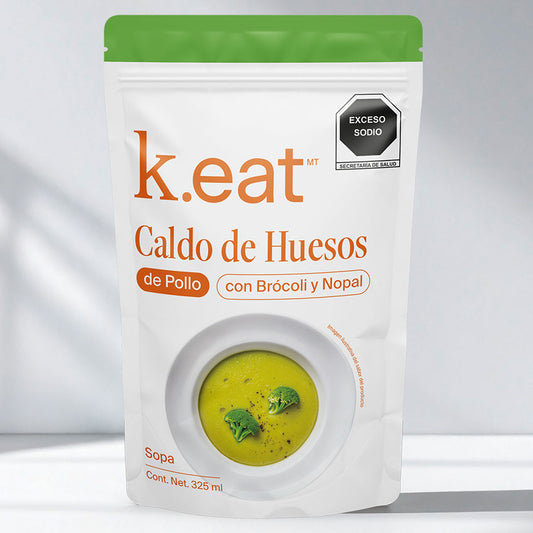 Caldo de Huesos de Pollo con Brócoli y Nopal