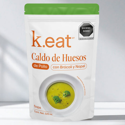 Caldo de Huesos de Pollo con Brócoli y Nopal