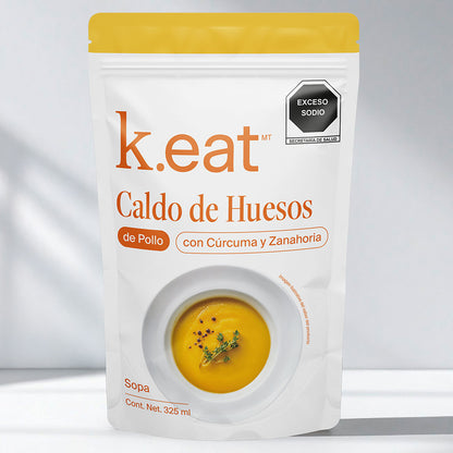 Caldo de Huesos de Pollo con Cúrcuma y Zanahoria