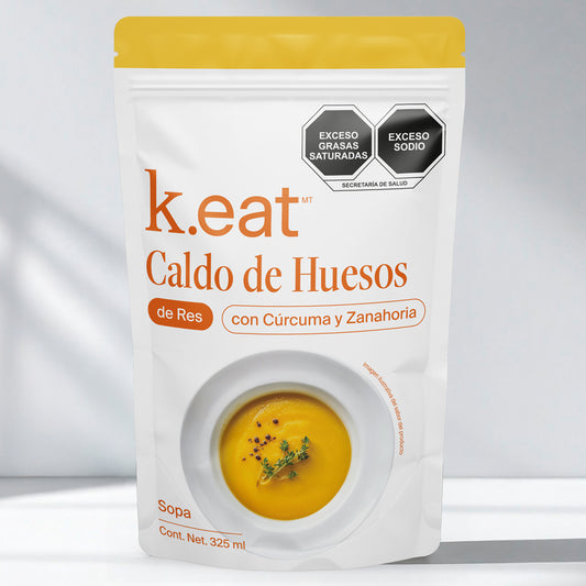 Caldo de Huesos de Res con Cúrcuma y Zanahoria