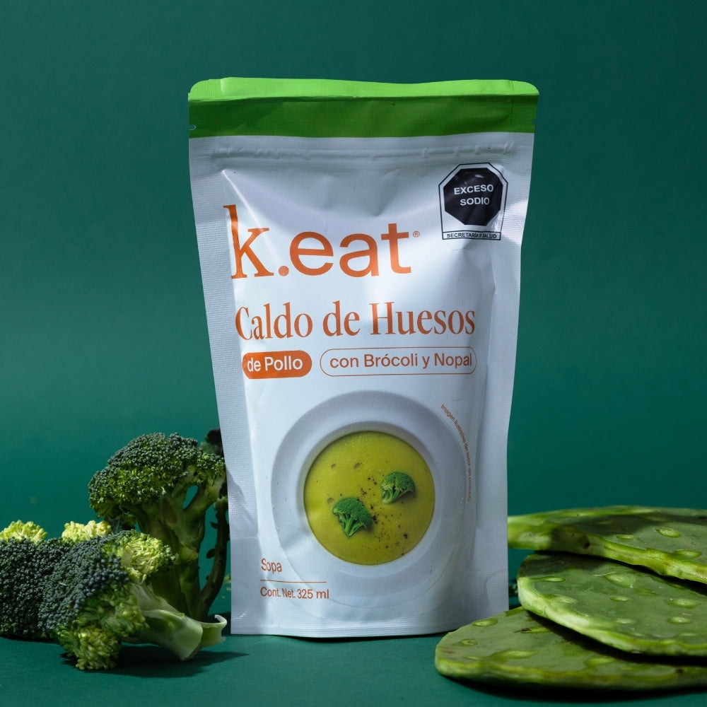 Caldo de Huesos de Pollo con Brócoli y Nopal