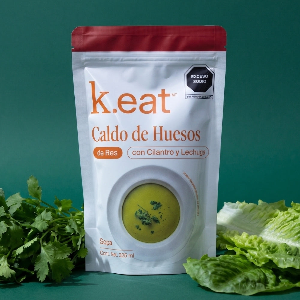 Caldo de Huesos de Res con Cilantro y Lechuga
