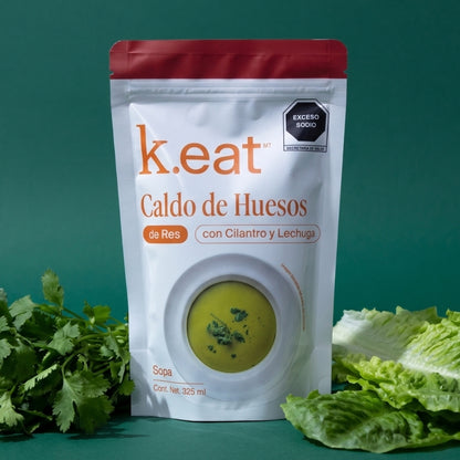 Caldo de Huesos de Res con Cilantro y Lechuga